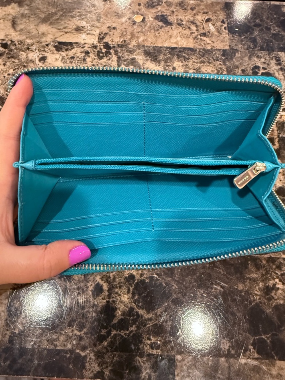 COACH Accordion Zip Wallet in Crossgrain Leather – Bright Turquoise - Picture 11 of 16